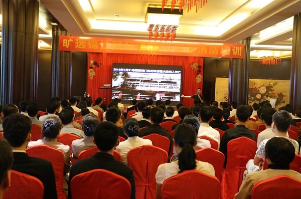图为酒店消防培训讲座现场