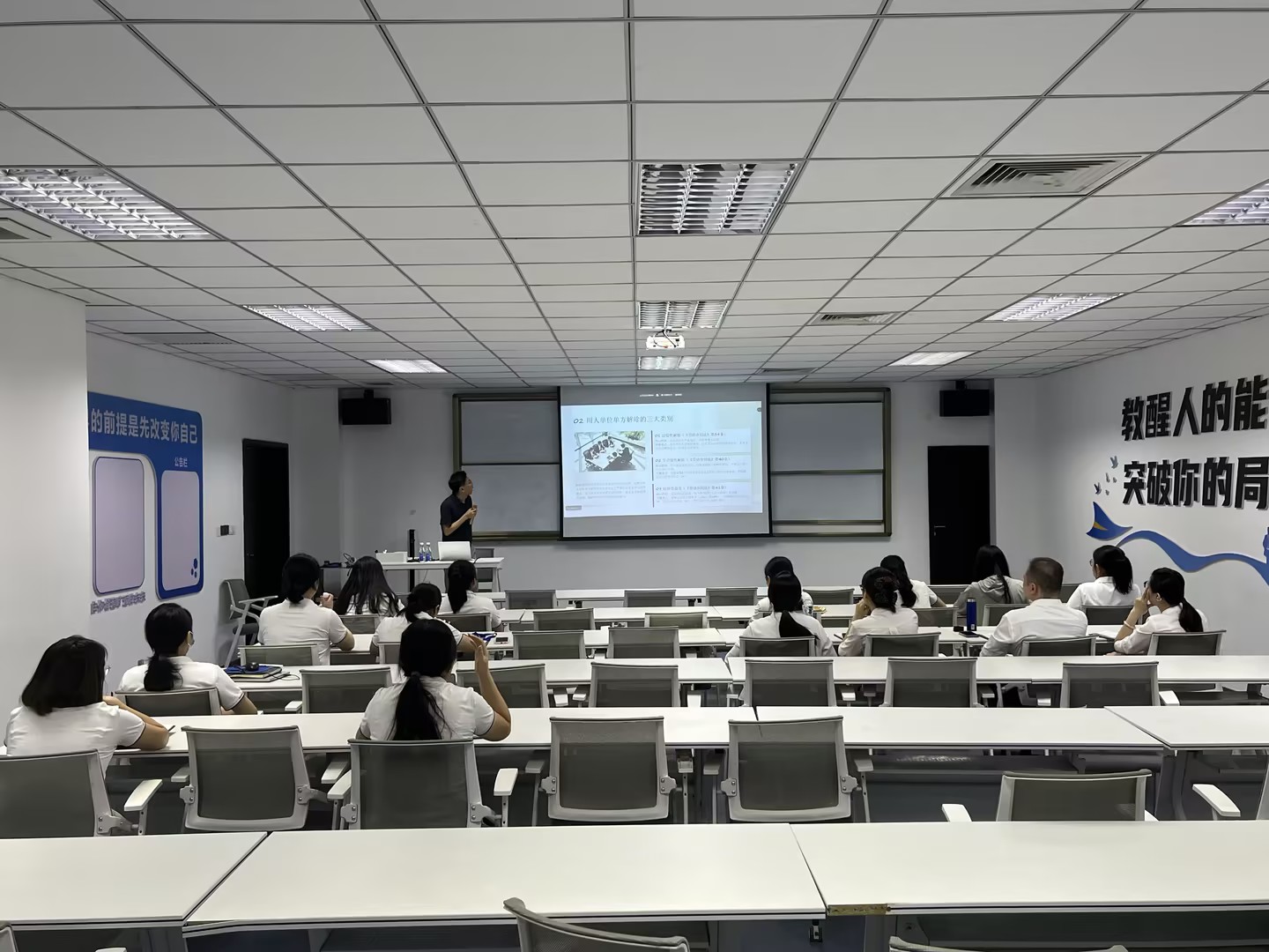 c6d84d92-a7c1-44cb-b794-ea4d9d398021.jpg